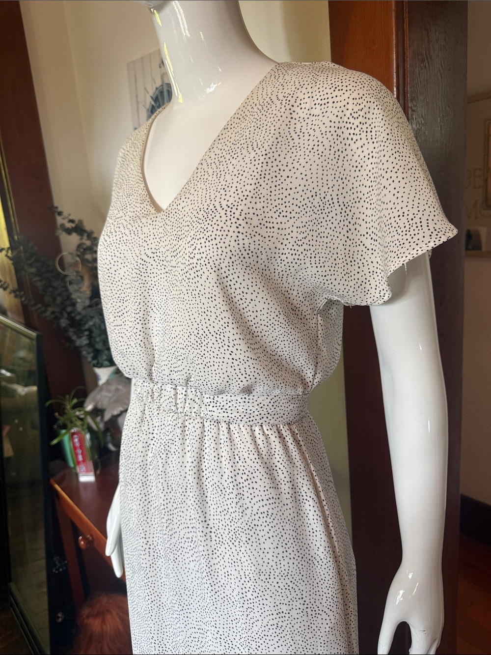 Sienna Sky size s, Classic V-Neck Tie-Waist Maxi Dress - Neutral Dot Print w/poc